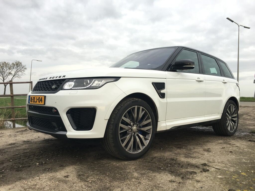 Illustratie voor: Gereden: Range Rover Sport SVR, de brute alleskunner!