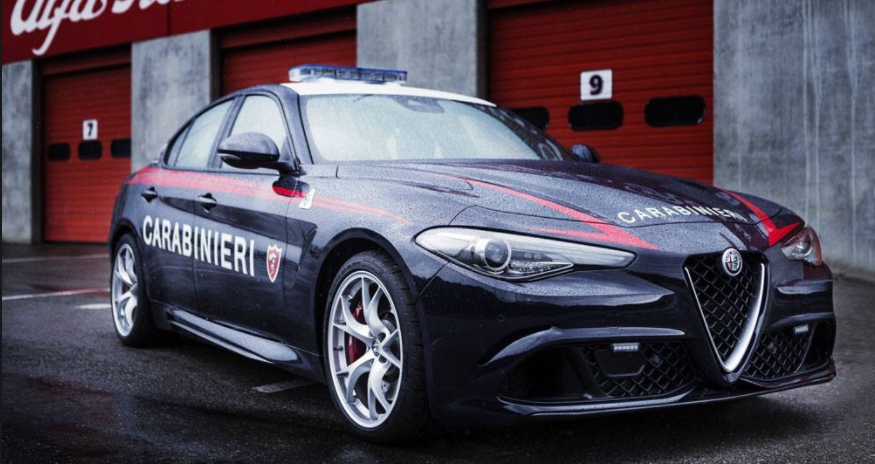 Illustratie voor: De politie in Italië rijdt in de gloednieuwe 510pk Alfa Romeo’s Giulia Quadrifoglio