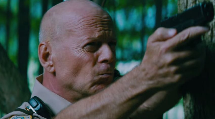 Illustratie voor: Officer Bruce Willis probeert alles onder controle te houden in “First Kill”