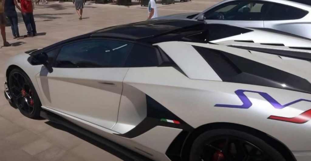 Illustratie voor: Man uit Qatar betaalt $12.5 miljoen voor Lamborghini Aventador SVJ