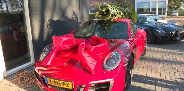 koop kerstboom krijg Porsche