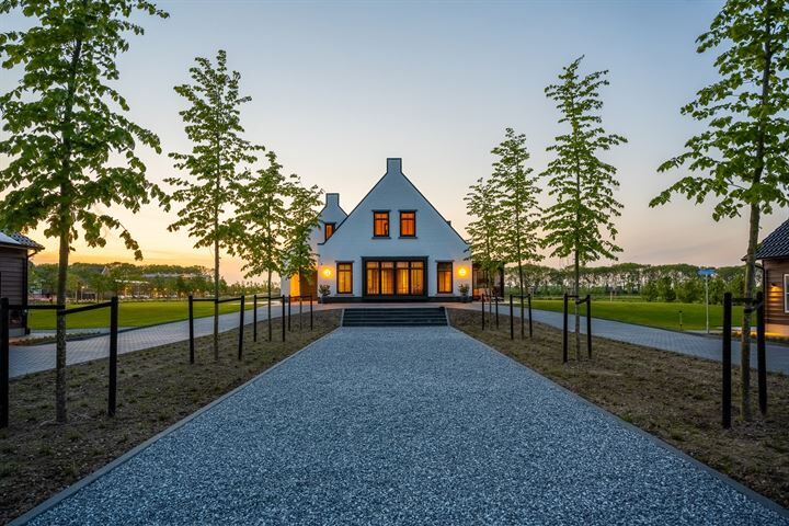 Mega grote villa te koop in Numansdorp