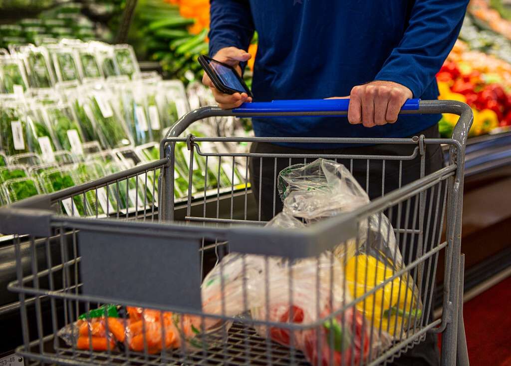 Stel heeft gratis eten bij de Jumbo