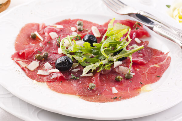 Illustratie voor: YES: Bij dit restaurant eet je de grootste carpaccio OOIT