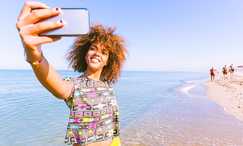 Illustratie voor: Maak jij meerdere selfies per dag? Dan heb je een gedragsstoornis