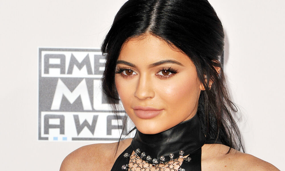 Illustratie voor: Groot nieuws: Kylie Jenner is bevallen!