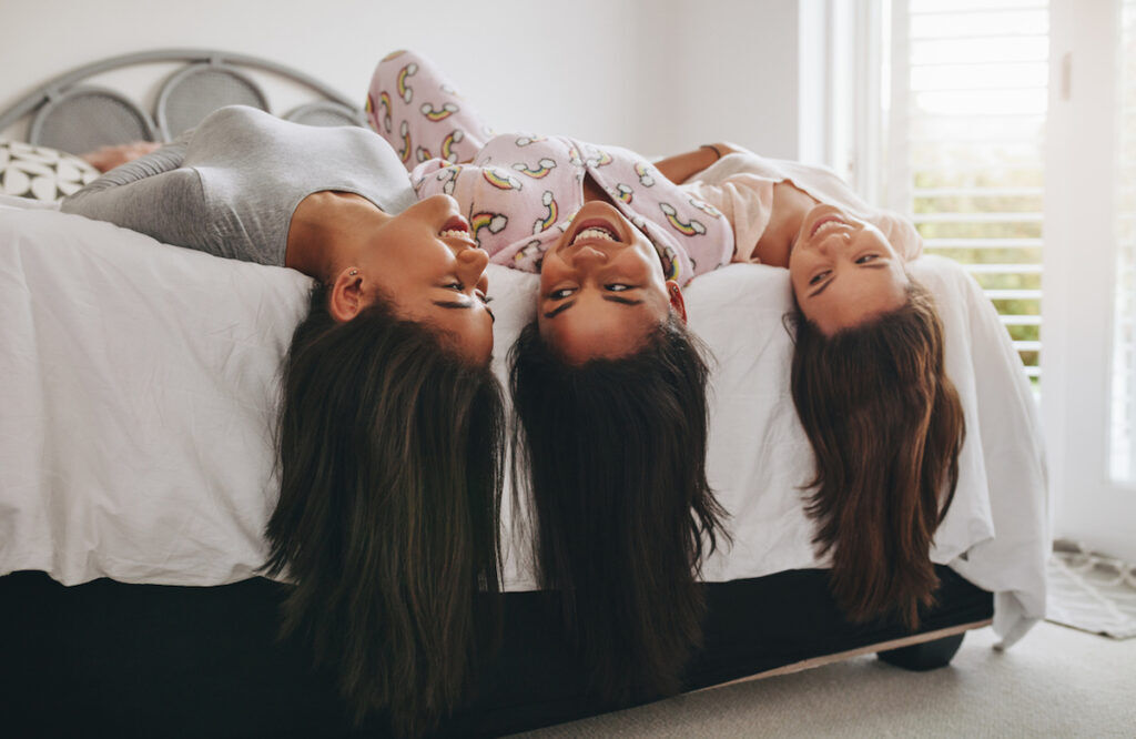 Illustratie voor: 7 essentials voor de beste sleepover met je vriendinnen