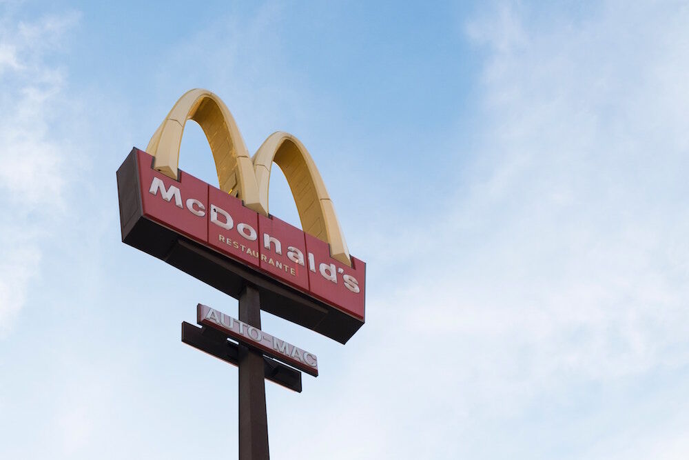 Illustratie voor: McDonald’s komt met een nieuwe variant op de McFlurry karamel zeezout