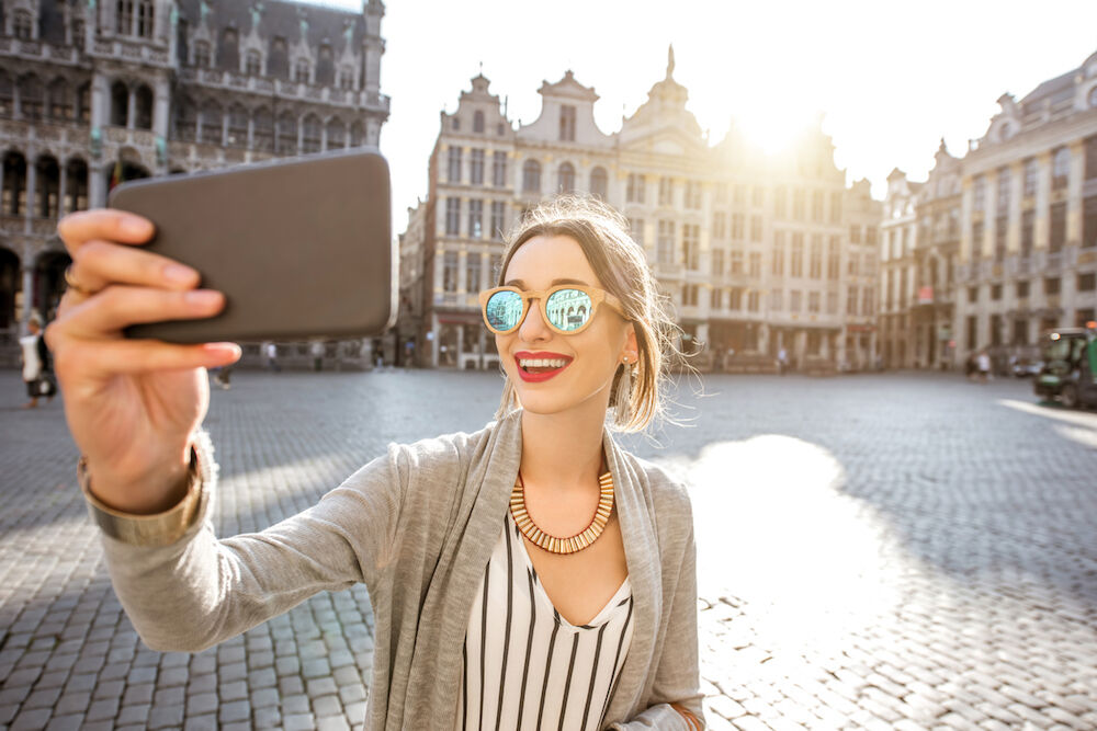 Illustratie voor: Dit zeggen al jouw selfie houdingen over je persoonlijkheid