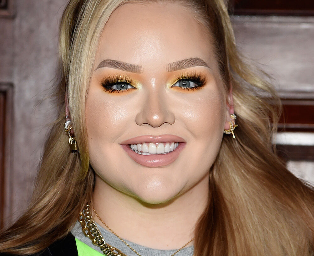 Illustratie voor: Hier bekijk je de aflevering waarin NikkieTutorials te gast is bij The Ellen DeGeneres Show