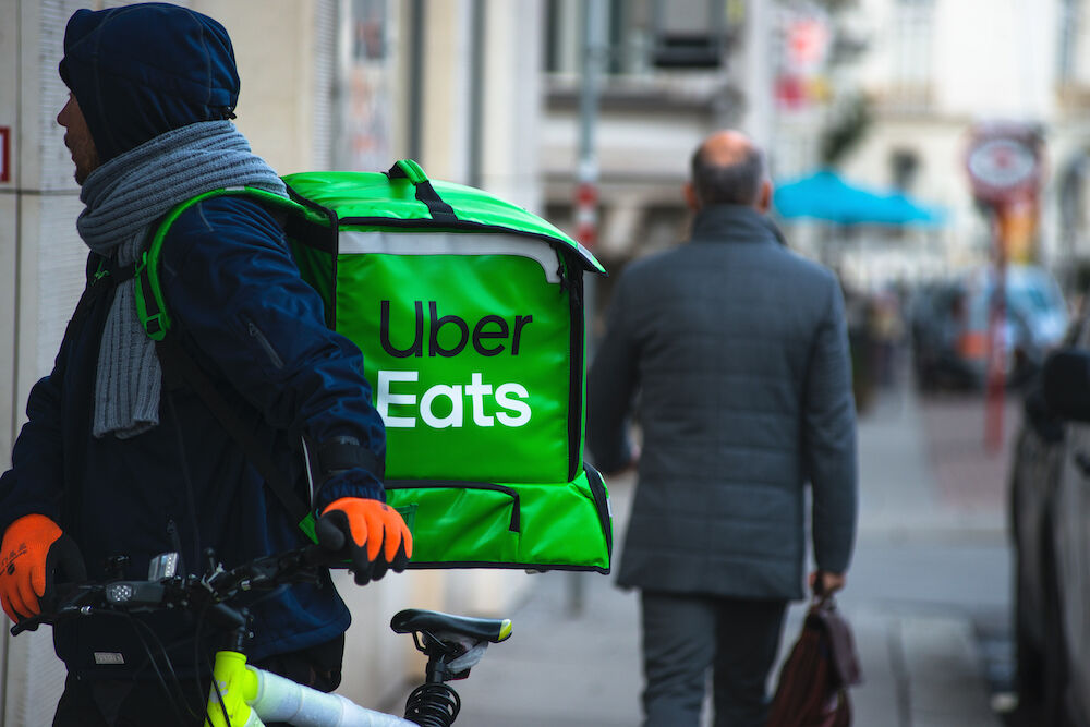 Illustratie voor: UberEats bezorgt contactloos en met deze kortingscode bezorgen ze gratis