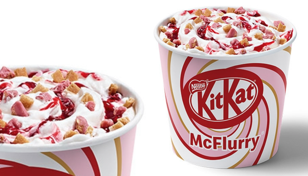 Illustratie voor: YUM: Deze McFlurry KitKat Ruby (met roze chocolade en aardbeiensaus) moét jij proeven