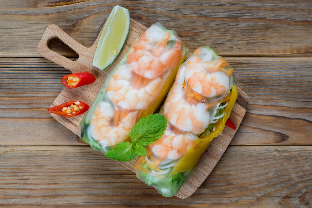 Illustratie voor: Vers uit de zee: dit is hét recept voor springrolls met gamba’s