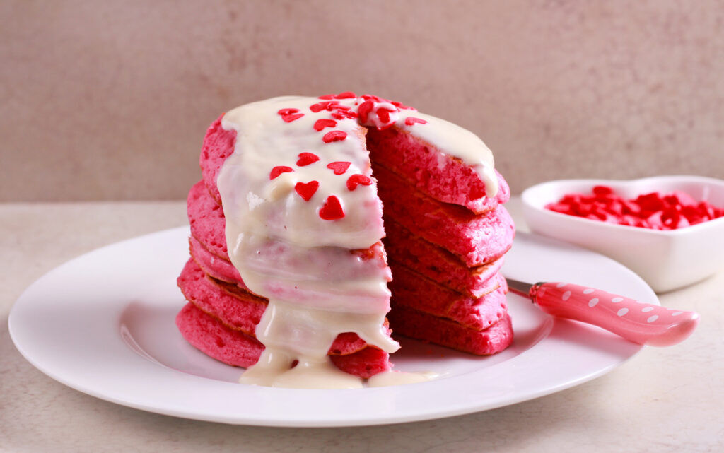 Illustratie voor: Zo maak je American Red Velvet pancakes