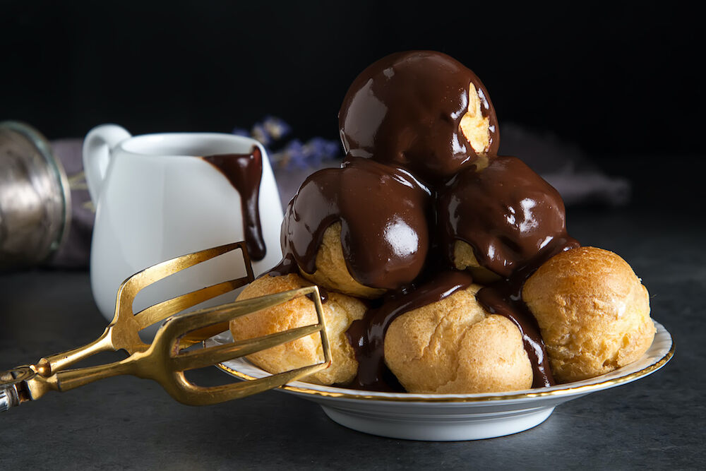 Illustratie voor: Dit is hands down het allerlekkerste Bossche bol recept ooit