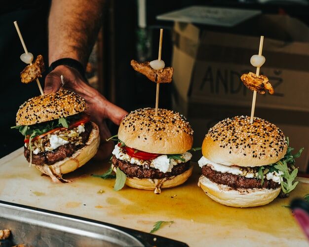 Illustratie voor: 4 Hamburger recepten voor als je klaar bent met de basic burgers