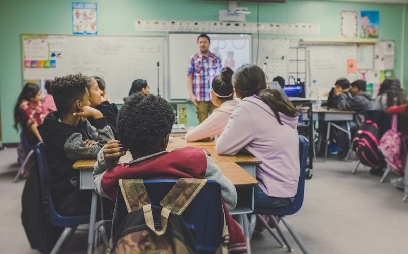 Illustratie voor: Awkward dingen die jij ook op de middelbare school hebt uitgevoerd