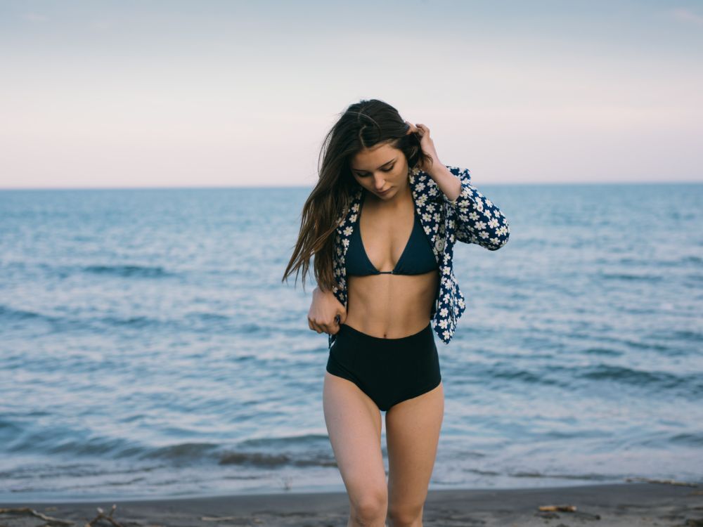 Illustratie voor: Let the summer begin: dit zijn de bikini trends 2021