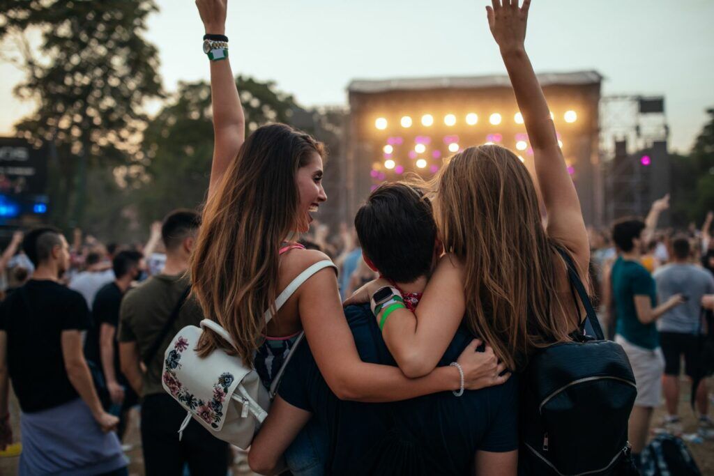 Illustratie voor: Festivals augustus 2021: dit zijn de festivals die jij weer kan bezoeken