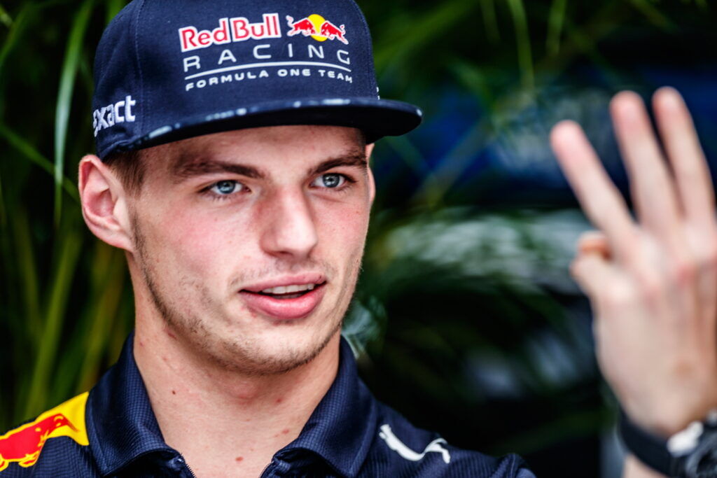 Illustratie voor: Alles over de knappe vriendin van Formule 1-coureur Max Verstappen