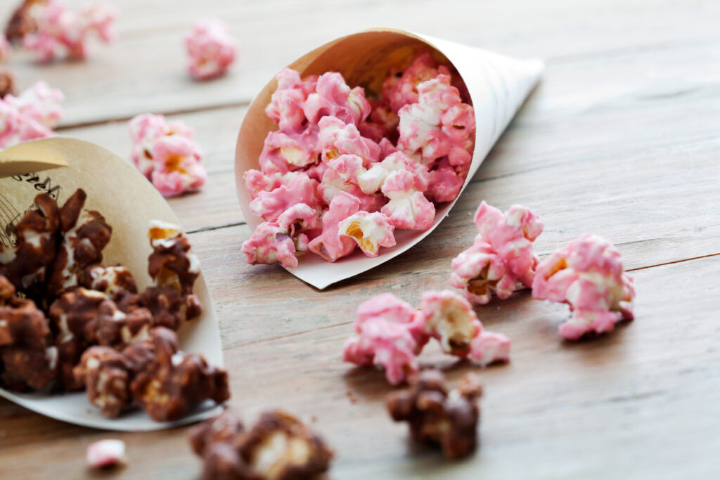 Illustratie voor: We ontdekten roze popcorn en het is alles wat je vanavond wil poppen