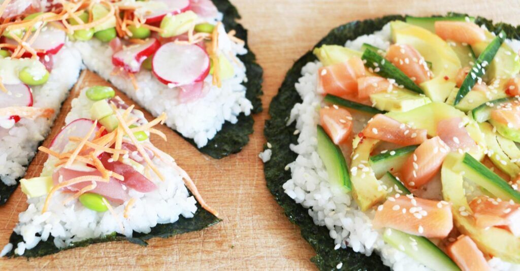 Illustratie voor: Maak nu in 5 makkelijke stappen deze sushi pizza