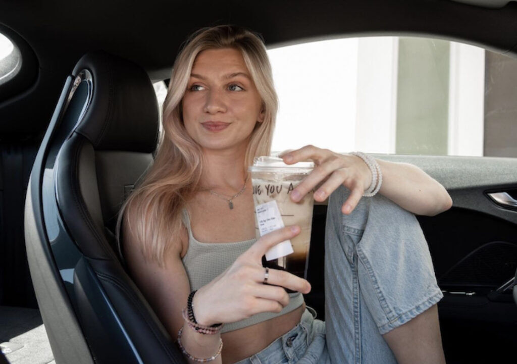 Illustratie voor: Hoera! De eerste Starbucks drive-through van Nederland is een feit!