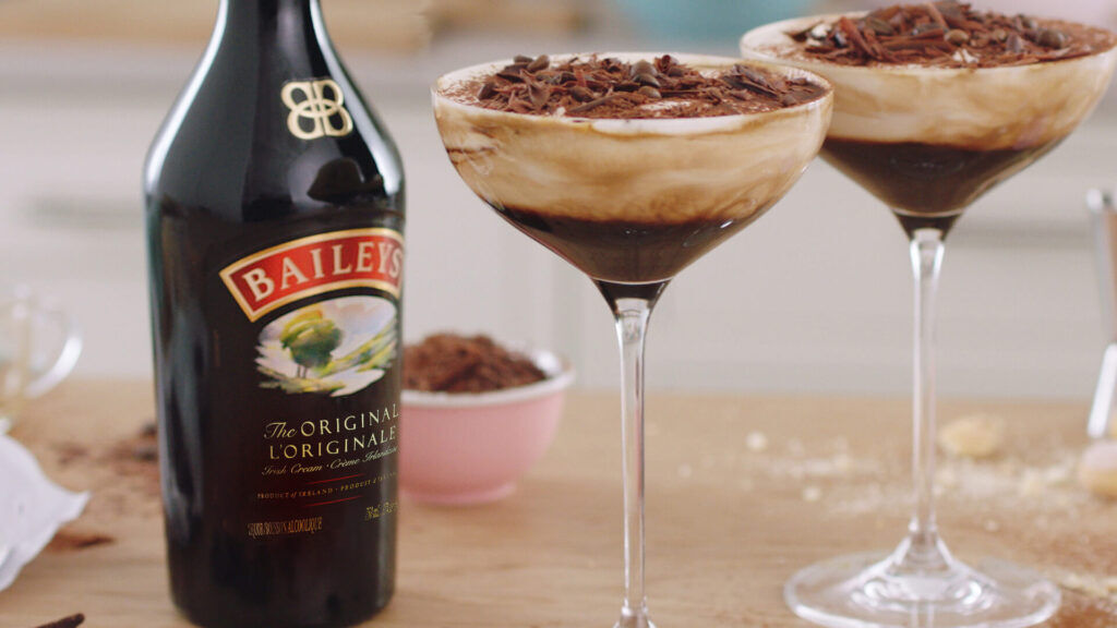 Illustratie voor: Recept: zo maak je een heerlijke Baileys Tiramisu Espresso Martini