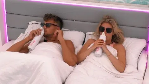 love island zonnebrillen