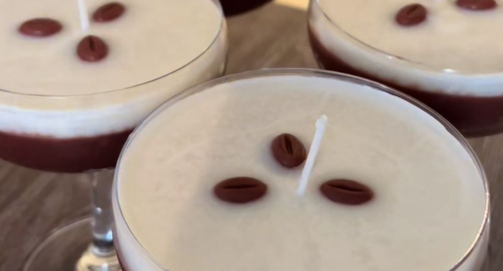 Illustratie voor: Shake it, Light it: Espresso Martini kaarsen gaan viral op TikTok