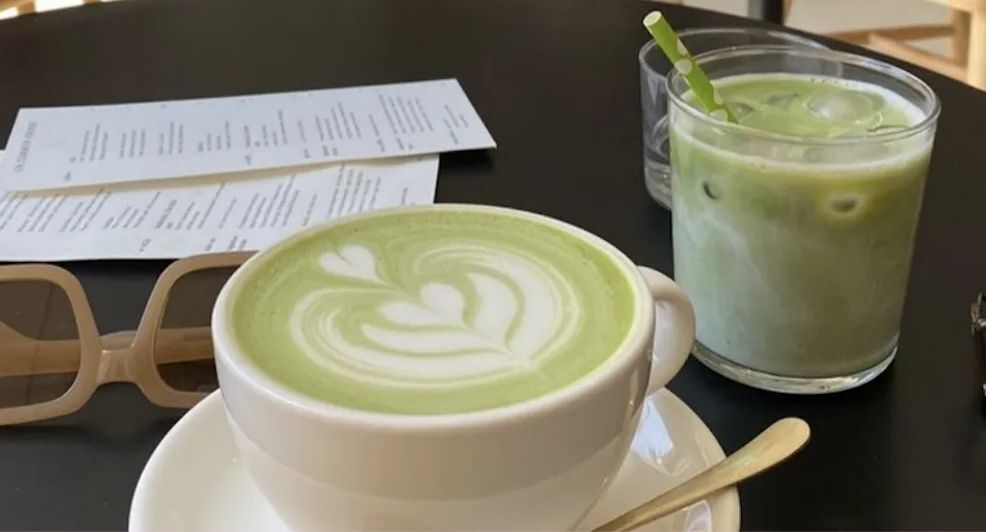 Niet meer de deur uit Albert Heijn heeft nu matcha koffie cupjes