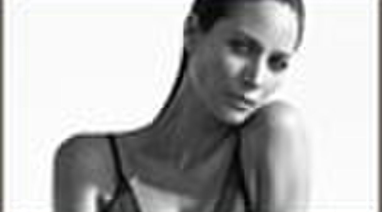 Illustratie voor: Christy Turlington uit de kleren voor Calvin Klein