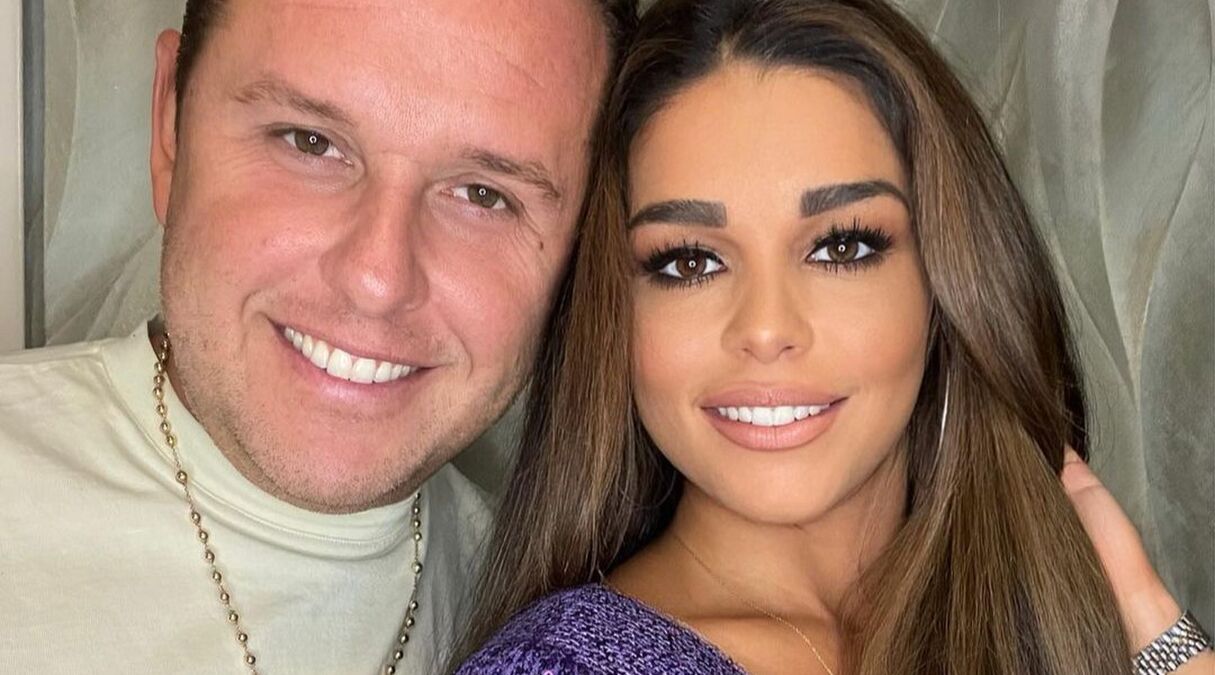 Maak kennis met de onwijs knappe vrouw van zanger John West