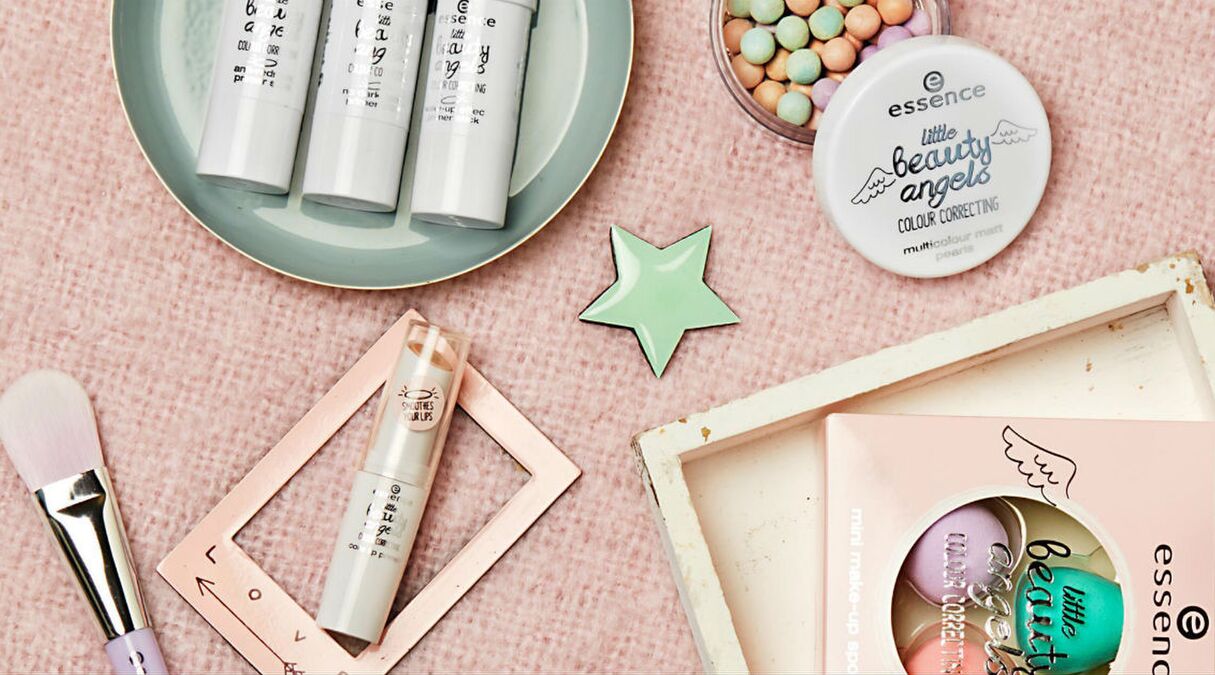 Illustratie voor: Deze 7 beautyproducten mogen absoluut niet ontbreken in jouw make-uptasje