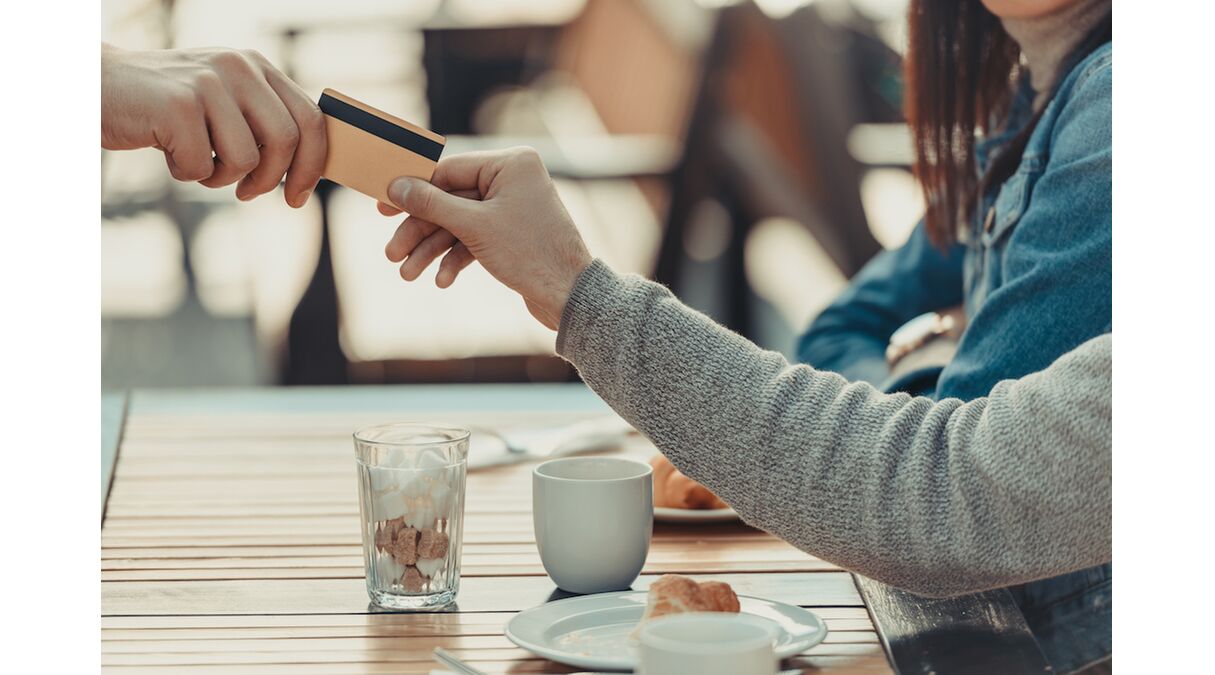 Illustratie voor: Zo bepaal je wie er betaalt tijdens de eerste date