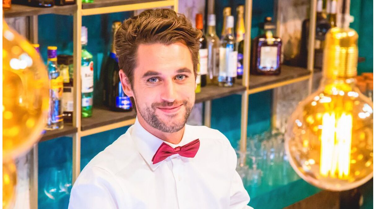 Illustratie voor: Wow! Zo zag First Dates barman Victor er vroeger uit