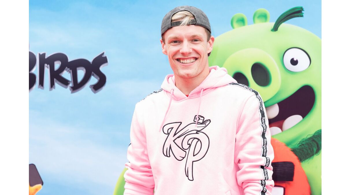 Illustratie voor: Dit is het bizarre bedrag dat Enzo Knol vraagt voor een bezoekje aan awards