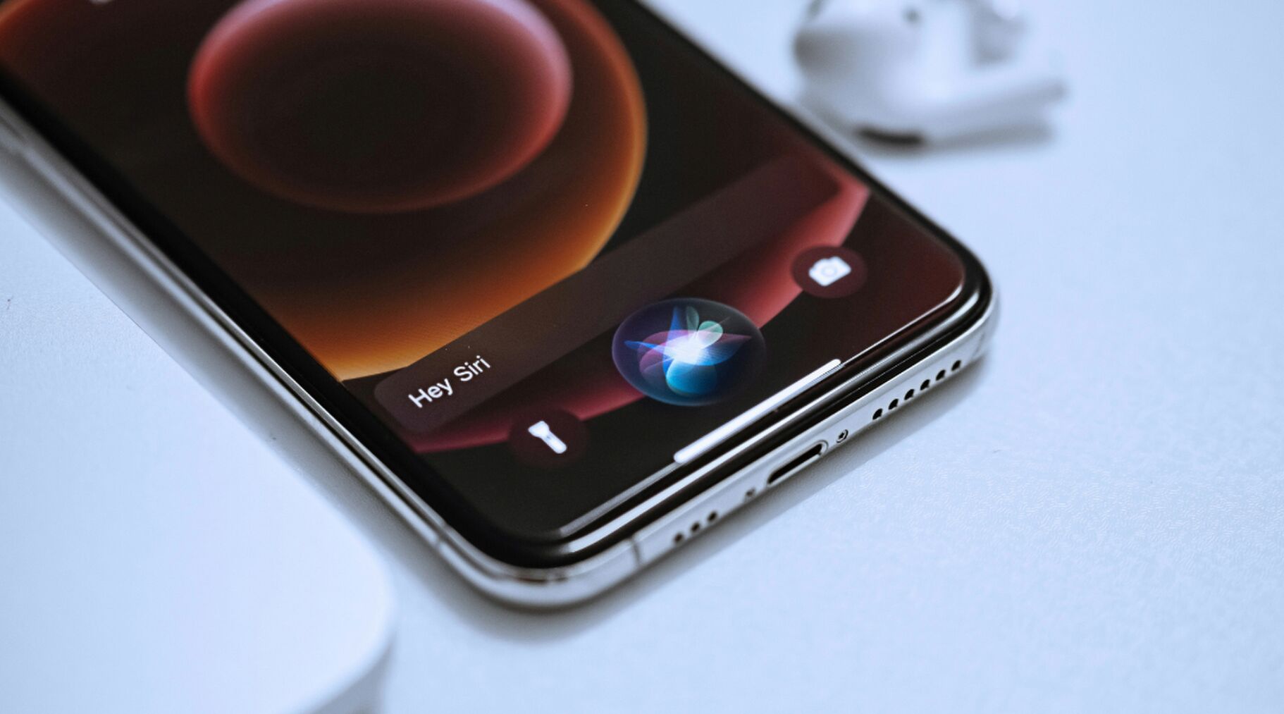 Illustratie voor: Door de nieuwe iOs 18.1 update kan je met je iPhone gesprekken opnemen én een transcript ontvangen