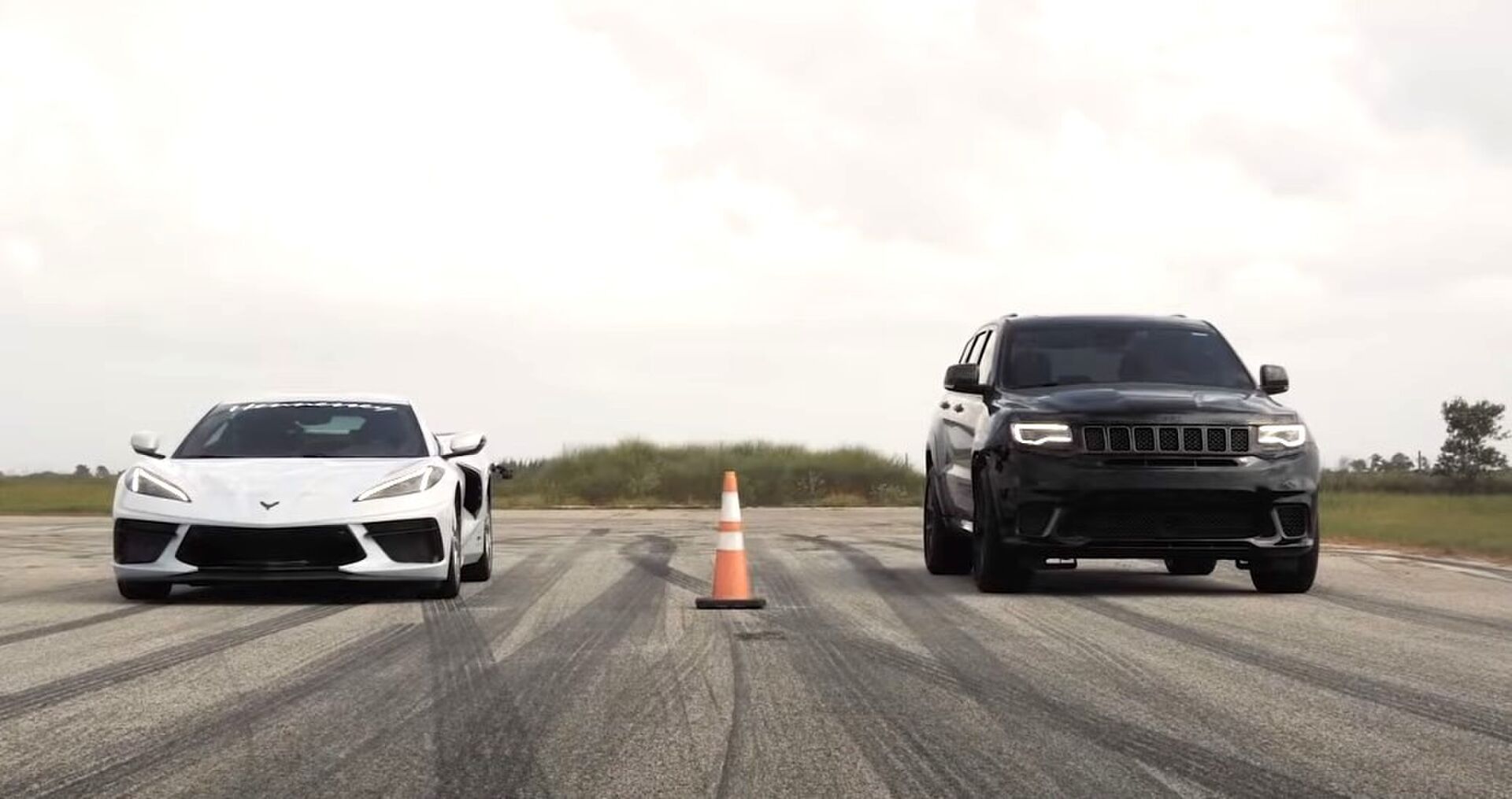 Jeep Grand Cherokee versus de Corvette Stingray