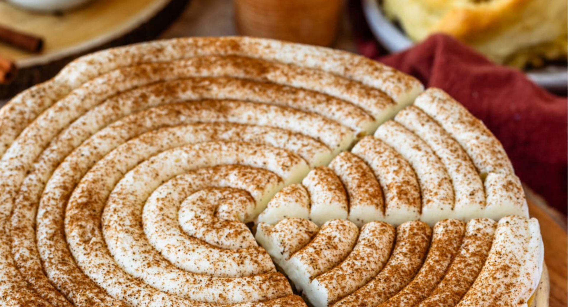 cinnamon-roll-cheesecake