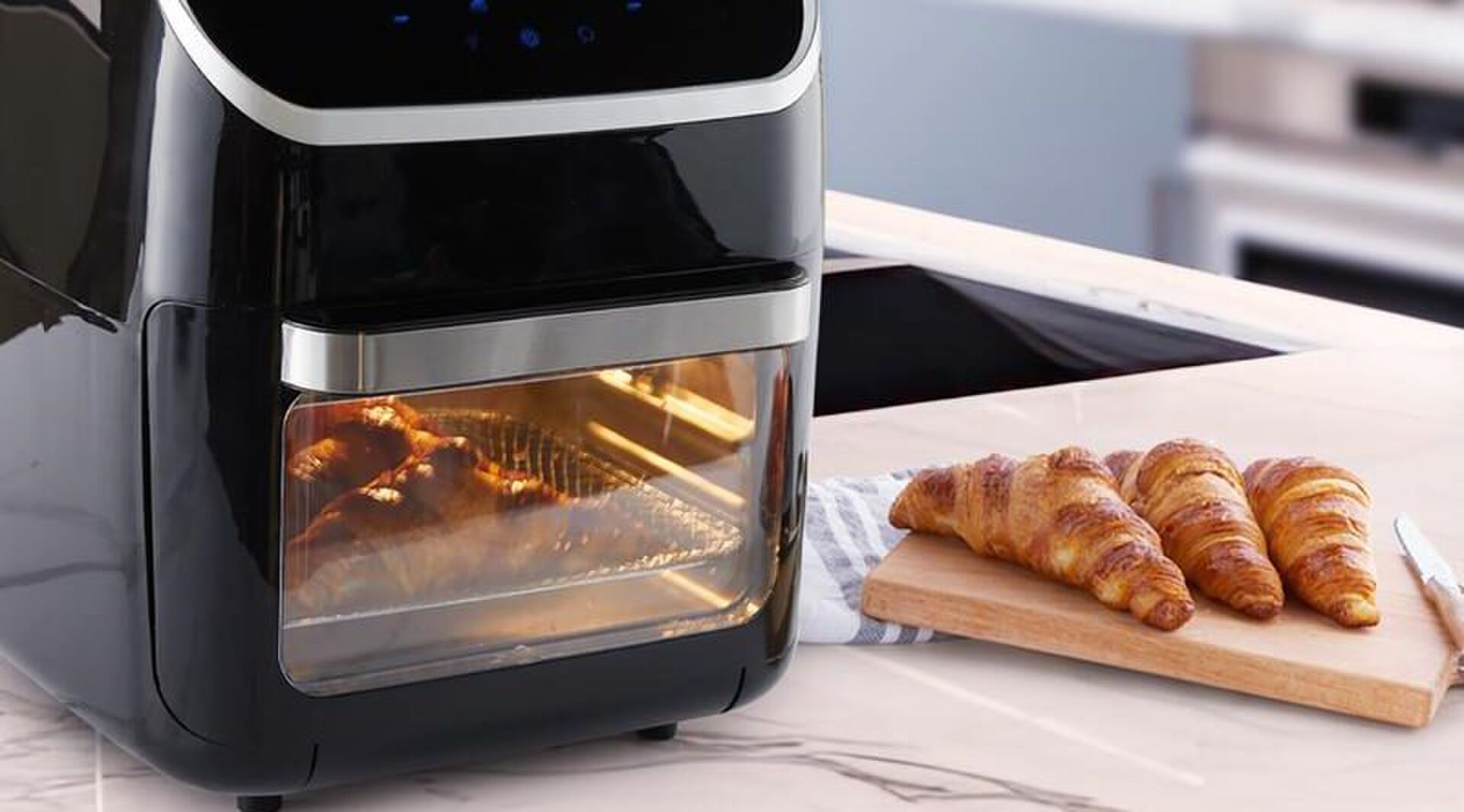 Ontdek de XXL Smartfryer bij Action: Frituren, Bakken, Grillen en Roosteren in een!