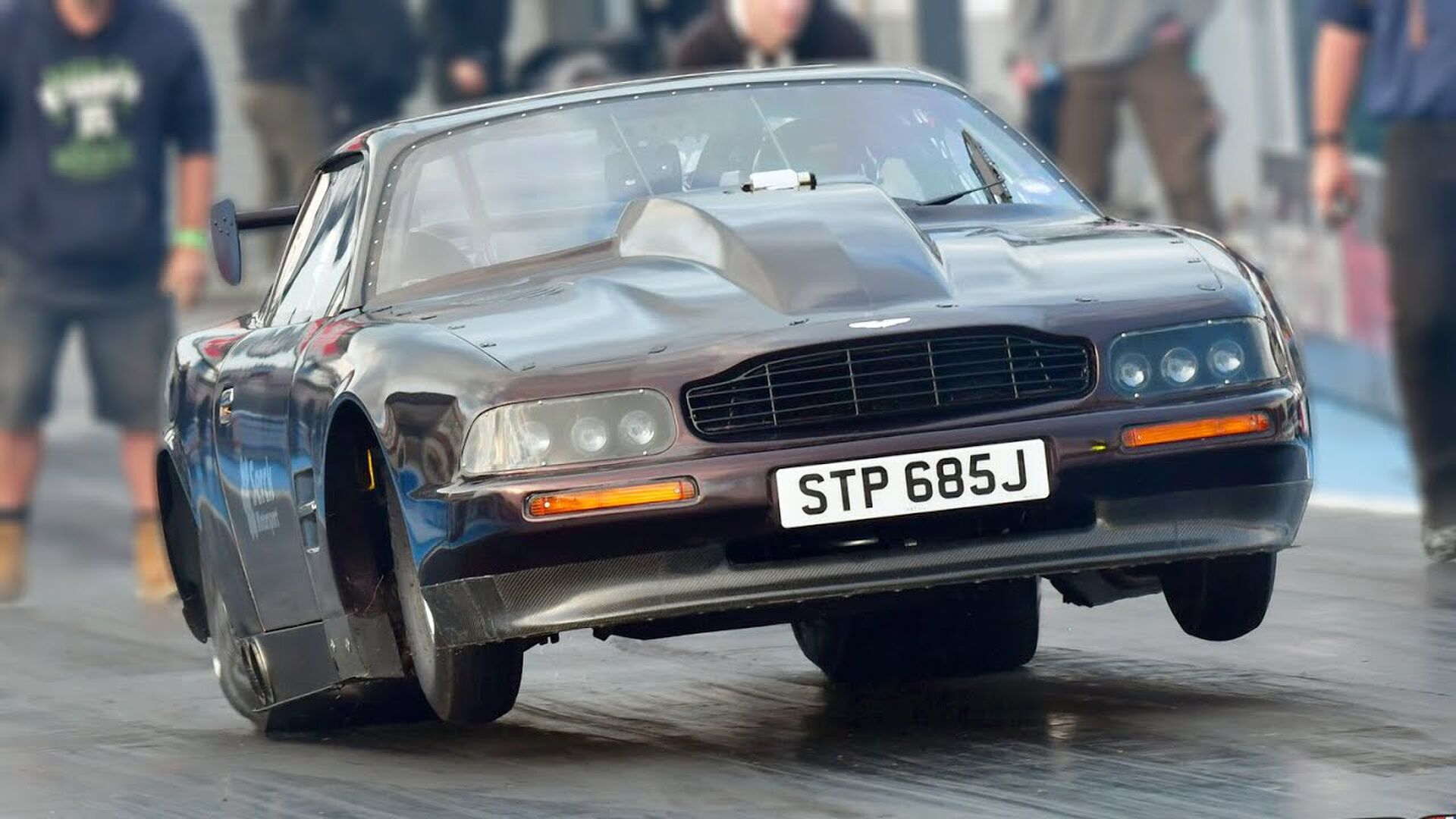 Aston Martin Vantage dragrace