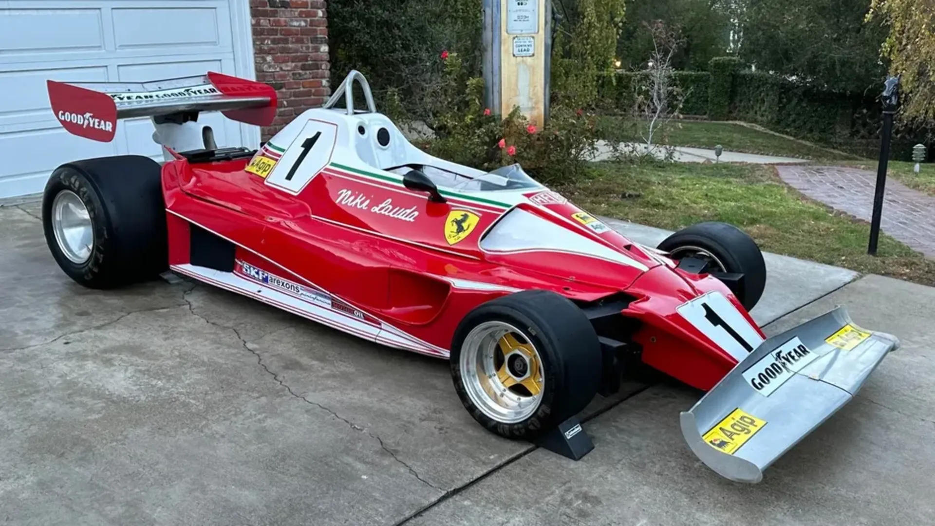 replica Niki Lauda's Ferrari 312T2