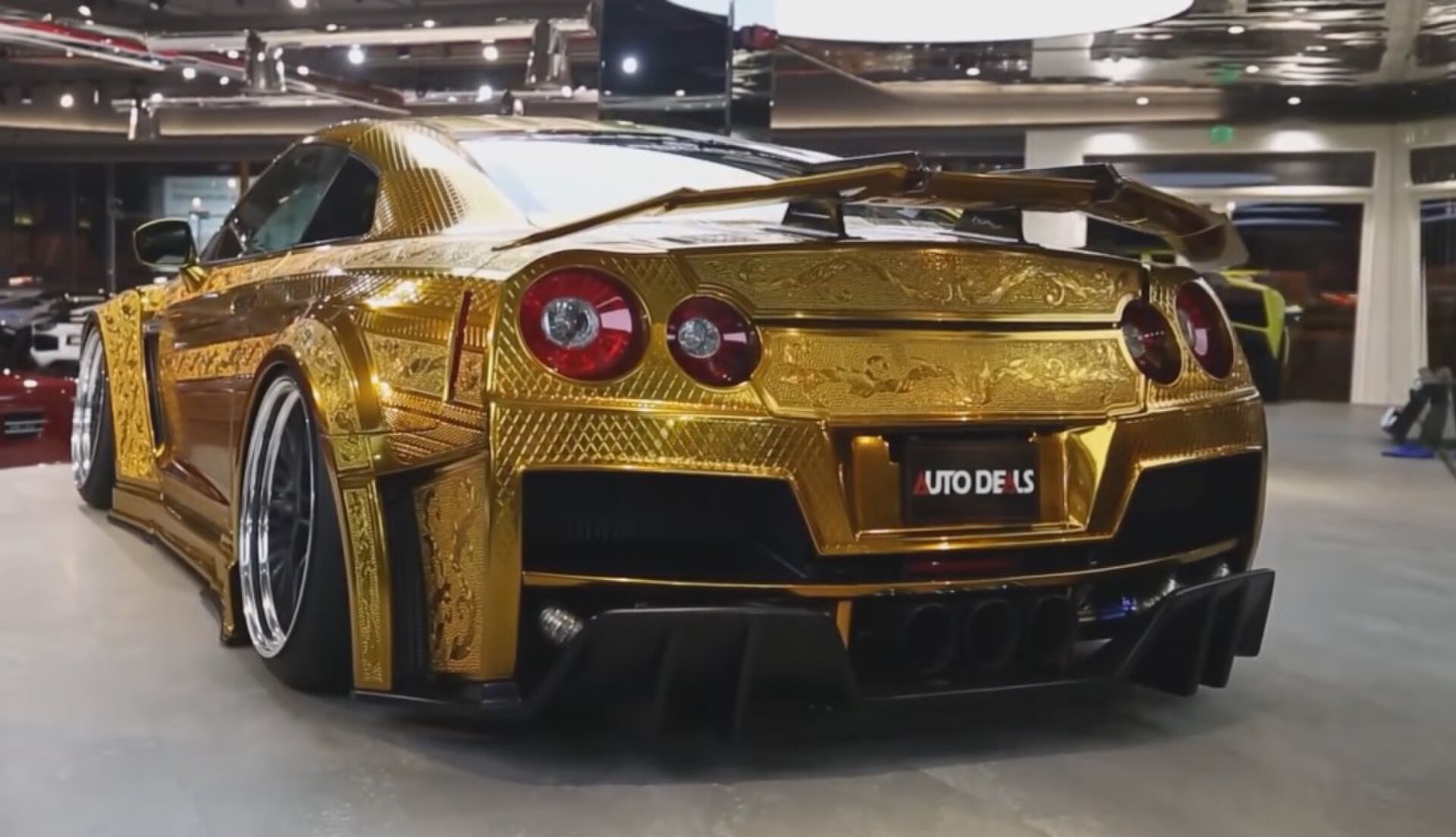 Gouden Nissan GTR