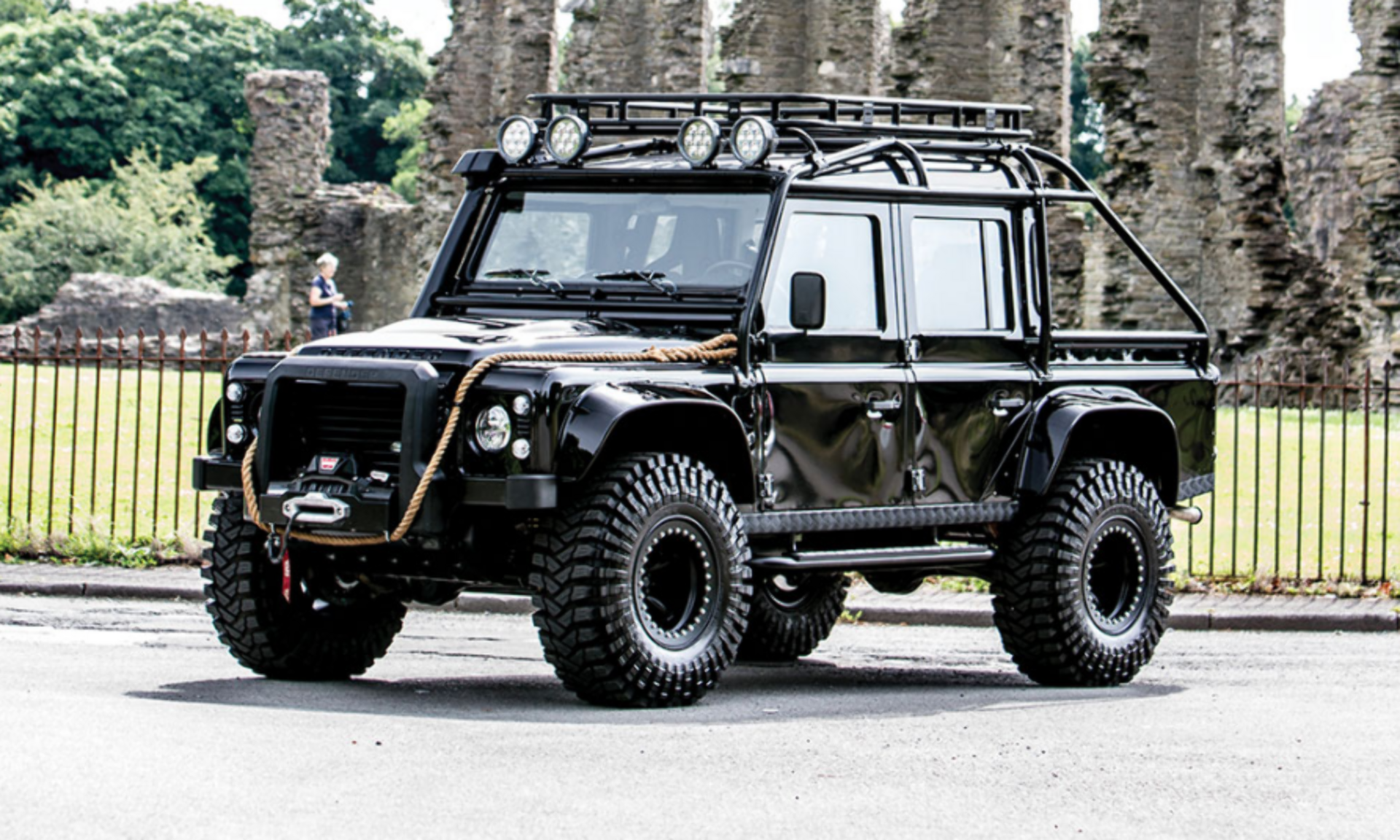 land rover james bond