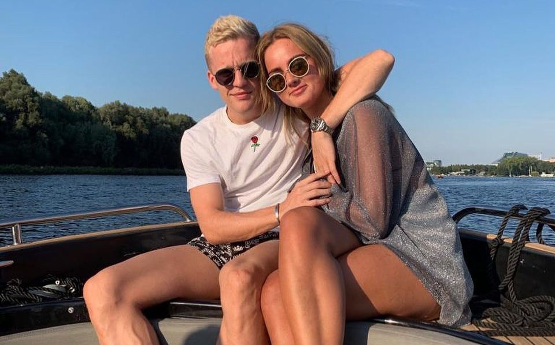 salaris van Donny van de Beek