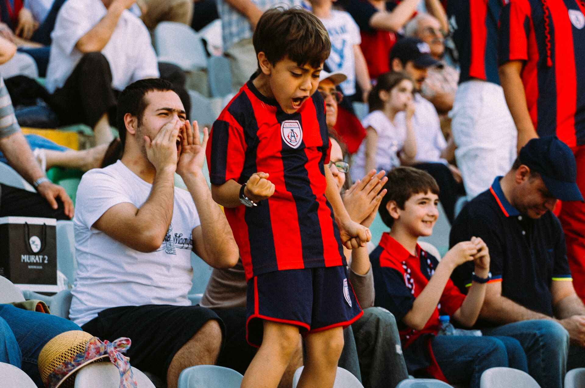 voetbalwedstrijd supporter geld