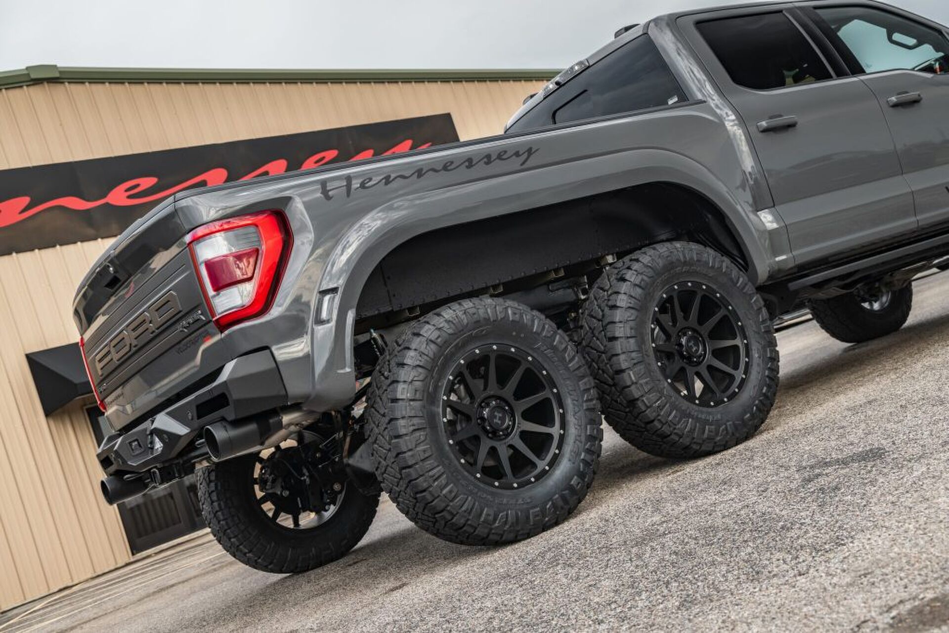 Hennessey VelociRaptor 6x6