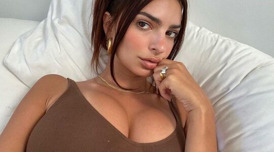 emily ratajkowksi bikini instagram