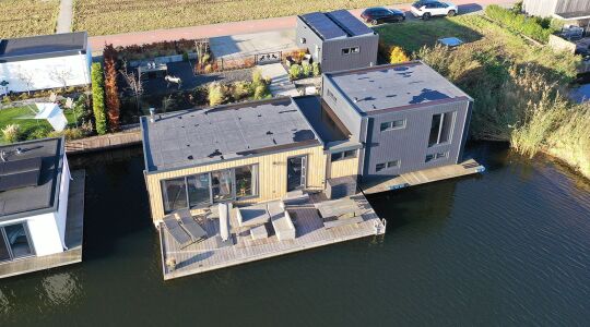 luxe villa water